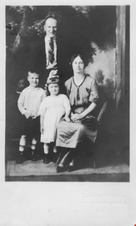 Bailey family, 1920 thumbnail