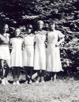 Martin daughters, [between 1933 and 1940] (date of original), copied 2011 thumbnail