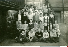 Riverway West School Photo, 1930 thumbnail