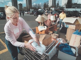Volunteers for fire relief at Lougheed Mall, [2001] thumbnail