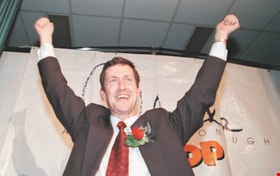 Svend Robinson wins election, [2000] thumbnail