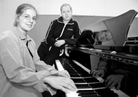 Moscrop Secondary students with new piano, [2002] thumbnail