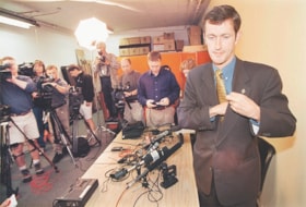 Svend Robinson at a press conference, [1999] thumbnail