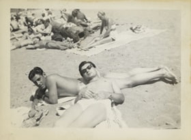 John and Walter Yanko at Third Beach, 1947 thumbnail