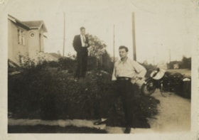 John and Pete Yanko, 1947 thumbnail