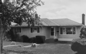 Toebeart family home, [195-] (date of original), digitally copied 2012 thumbnail