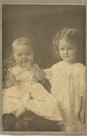 Charlotte Elizabeth Vidal Hill and Dorothy Kate Vidal Loomis, 1897 thumbnail