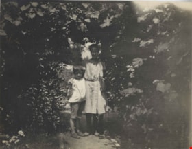 Dorothy and Alexander Vidal, [between 1908 and 1912] thumbnail