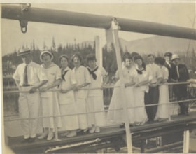 Group portrait on the S.S. Luz Blanca, [between 1910 and 1920] thumbnail