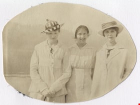 Dorothy Vidal, Charlotte Vidal and A. Scott, [between 1915 and 1920] thumbnail