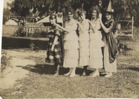 Charlotte and Dorothy Vidal and three unidentified women, [between 1915 and 1920] thumbnail