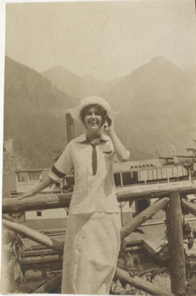 Charlotte Vidal, [between 1915 and 1920] thumbnail