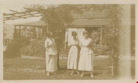 Charlotte Vidal, Dorothy Vidal, and Kitty Hill, [between 1915 and 1920] thumbnail