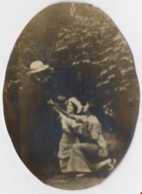 Two unidentified women and an unidentified man, 1918 thumbnail