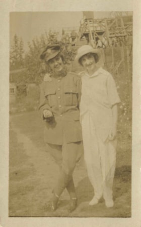 Charlotte Vidal and M. McKenzie, August 1918 thumbnail
