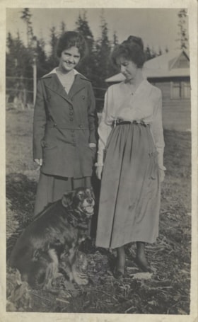 Charlotte Vidal and Dorothy Vidal, [between 1915 and 1925] thumbnail
