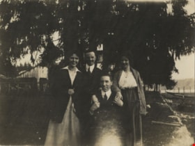 Charlotte Vidal, Dorothy Vidal, Jack Loomis, and unidentified man, [between 1915 and 1925] thumbnail