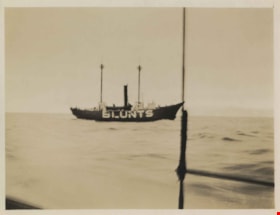 Boat at sea, [between 1918 and 1925] thumbnail