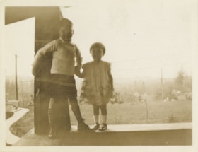 David and Lesley Hill, 1928 thumbnail