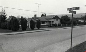 House at Sullivan and Willoughby, October 23, 1976 thumbnail