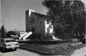 Willingdon Heights Community Church, October, 1976 thumbnail