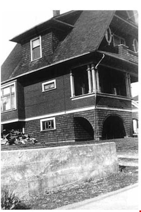 Walker family home, [194-] (date of original); 2013 (date of duplication) thumbnail