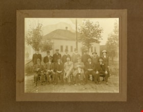 Municipal Council in front of the Municipal Hall, [1910] thumbnail