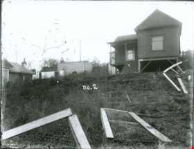 House with a broken wire fence, [between 1900 and 1910 thumbnail