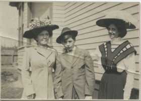 Young man and two women, August 29, 1909 thumbnail