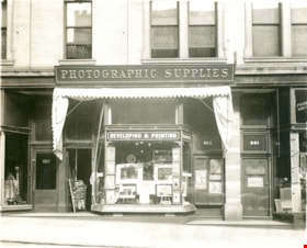 United Photographic Stores Limited, [192-] thumbnail