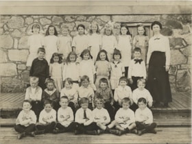 West Burnaby School Grade 1 class, 1916 thumbnail
