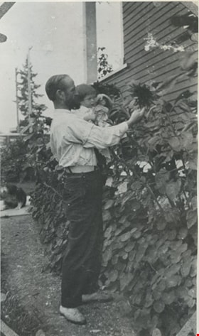 Mr. Patterson with his daughter, [190-] (date of original), copied 1977 thumbnail