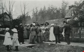 Gathering by a house, [190-?] (date of original), copied 1977 thumbnail