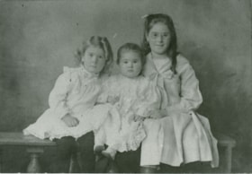 Sprott sisters, [1911] (date of original), copied 1978 thumbnail