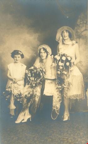 Kathleen M. Murdoch with maid of honour and a flower girl, [192-?] thumbnail