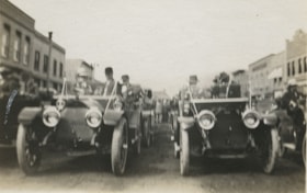 Parade of cars, [between 1911 and 1919] thumbnail