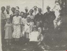 Family gathering, [191-?] thumbnail