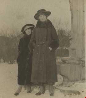 Women in fur coats, January 29, 1921 thumbnail