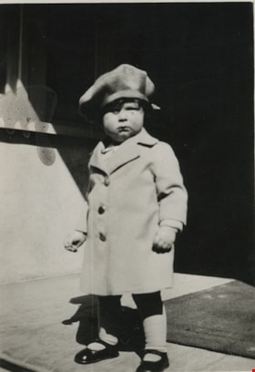 Child in a beret, [1900] thumbnail