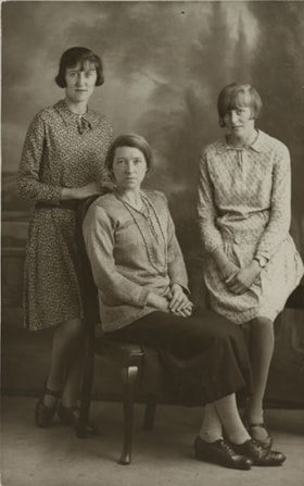 Three women, [October 1925 or 1929] thumbnail