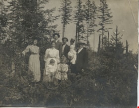 MacKenzie family and friends, [1907 or 1908] thumbnail
