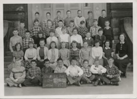 Gilmore Ave Grade 4, Division 8, 1958 thumbnail