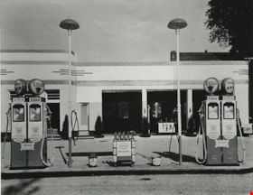 Esso Gas Station, [193-] or [194-] thumbnail