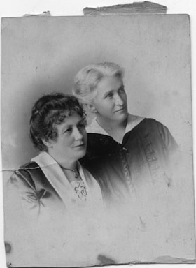 Portrait of two women, [190-] thumbnail