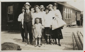 Family, [1915] thumbnail
