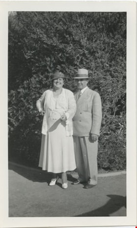 Couple in front of tall hedges, [between 1935 and 1940] thumbnail