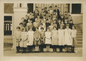 First class at Kitchener Street School, 1925 thumbnail
