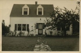 Louisa Richardson's home, [194-?] thumbnail