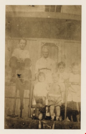 Leggett children with Grandmother Doughty, [between 1900 and 1919] (date of original), copied [1993] thumbnail
