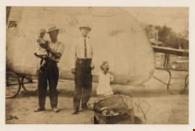 Leggett family, [between 1900 and 1919] (date of original), copied [1993] thumbnail
